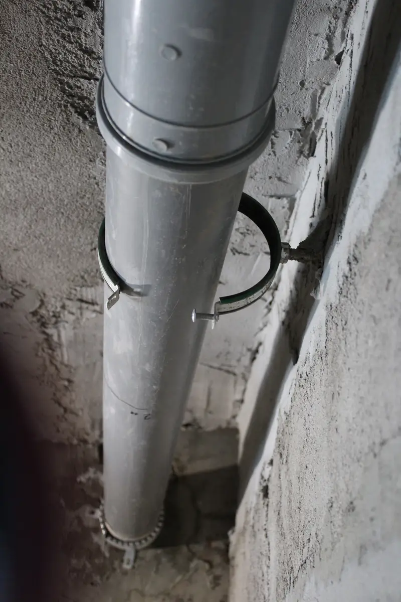 Кейс: низкое качество стяжки, отделки и инженерных решений с расчетом стоимости ремонта