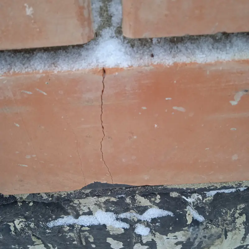 Кейс строительно-технической экспертизы: дефекты отделочных работ и расчет стоимости их устранения