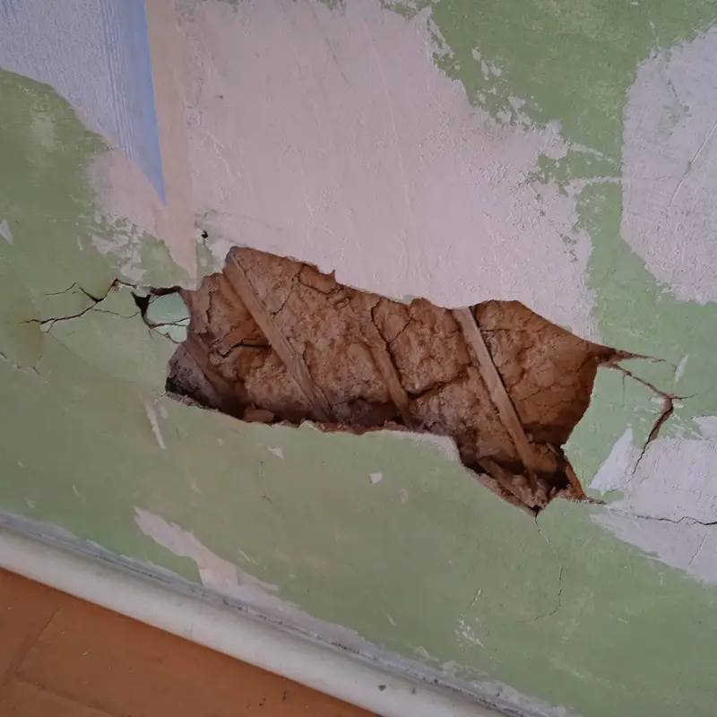 Кейс: строительные дефекты жилого дома вследствие усадки фундамента и нарушений при строительстве