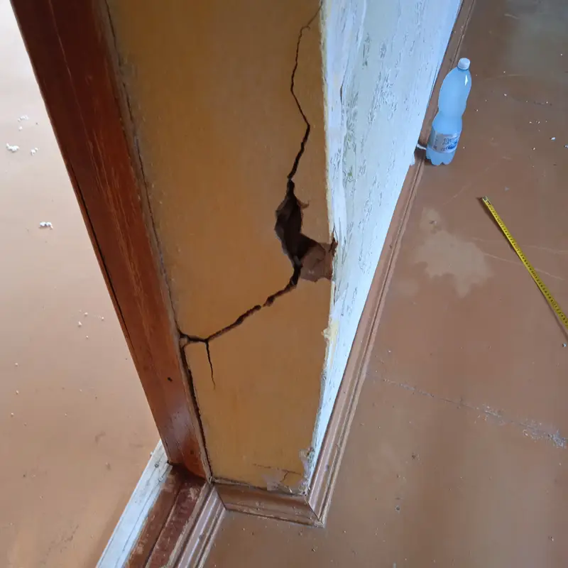 Кейс: строительные дефекты жилого дома вследствие усадки фундамента и нарушений при строительстве