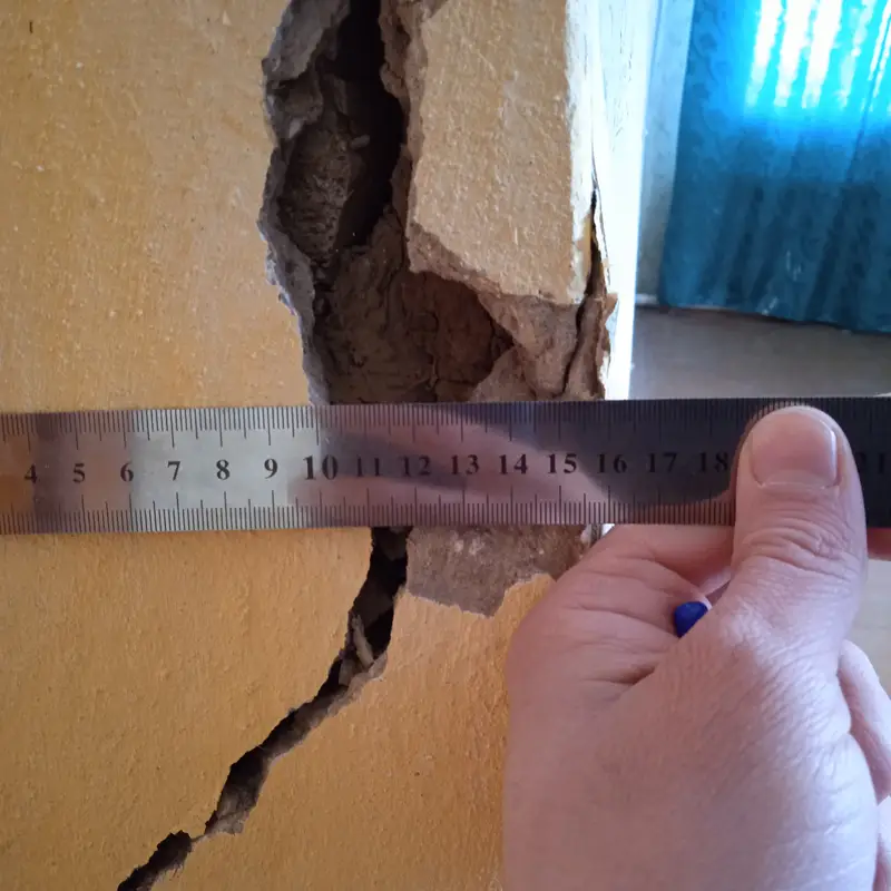 Кейс: строительные дефекты жилого дома вследствие усадки фундамента и нарушений при строительстве