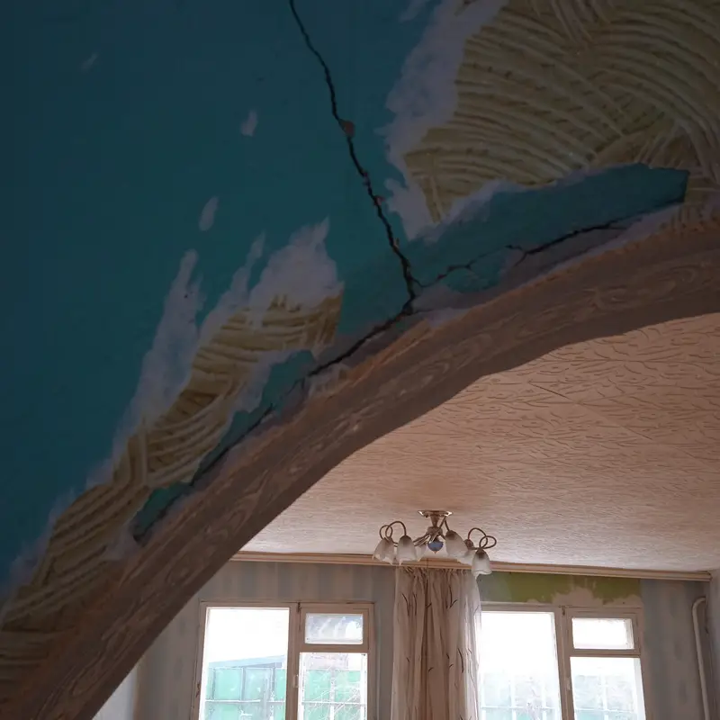 Кейс: строительные дефекты жилого дома вследствие усадки фундамента и нарушений при строительстве