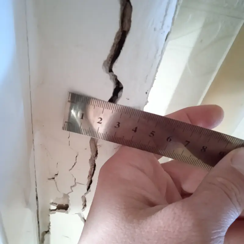 Кейс: строительные дефекты жилого дома вследствие усадки фундамента и нарушений при строительстве