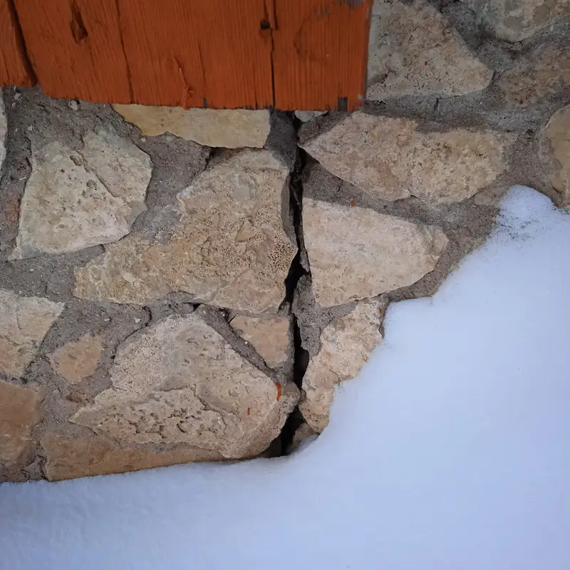 Кейс: строительные дефекты жилого дома вследствие усадки фундамента и нарушений при строительстве