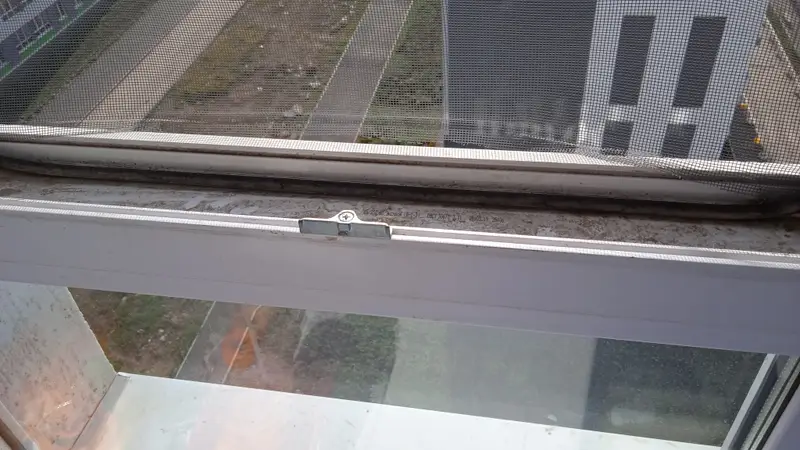 Кейс: строительные дефекты квартиры и нарушения безопасности остекления