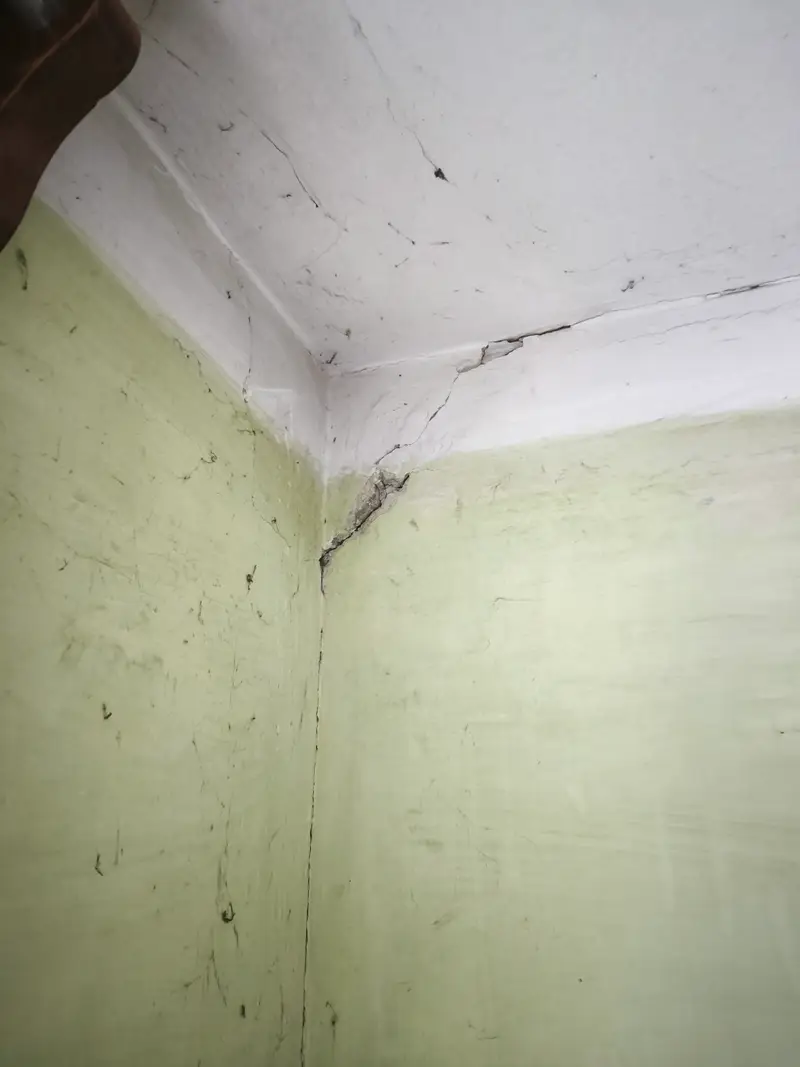 Кейс: оценка ущерба жилому дому после взрыва газа и расчет стоимости восстановления квартир