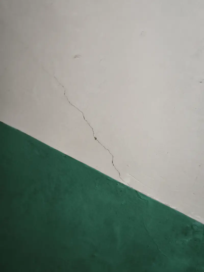 Кейс: оценка ущерба жилому дому после взрыва газа и расчет стоимости восстановления квартир