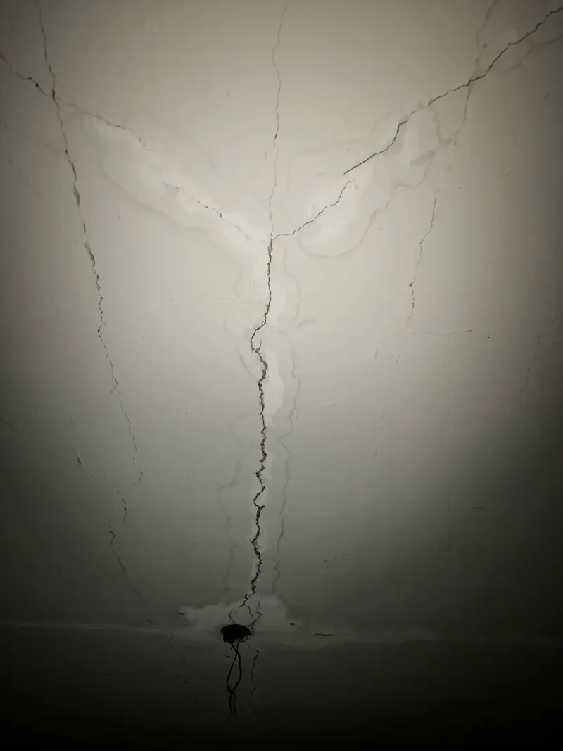 Кейс: оценка ущерба жилому дому после взрыва газа и расчет стоимости восстановления квартир